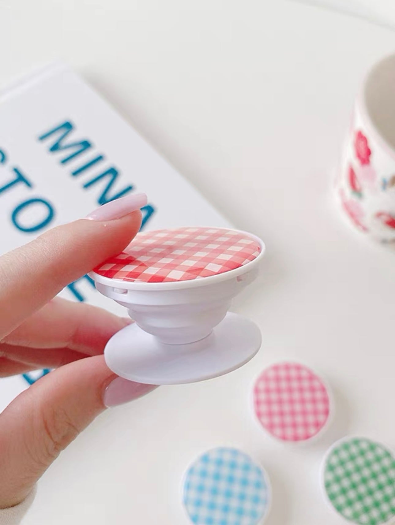 BUTTON FOLDABLE PHONE HOLDER