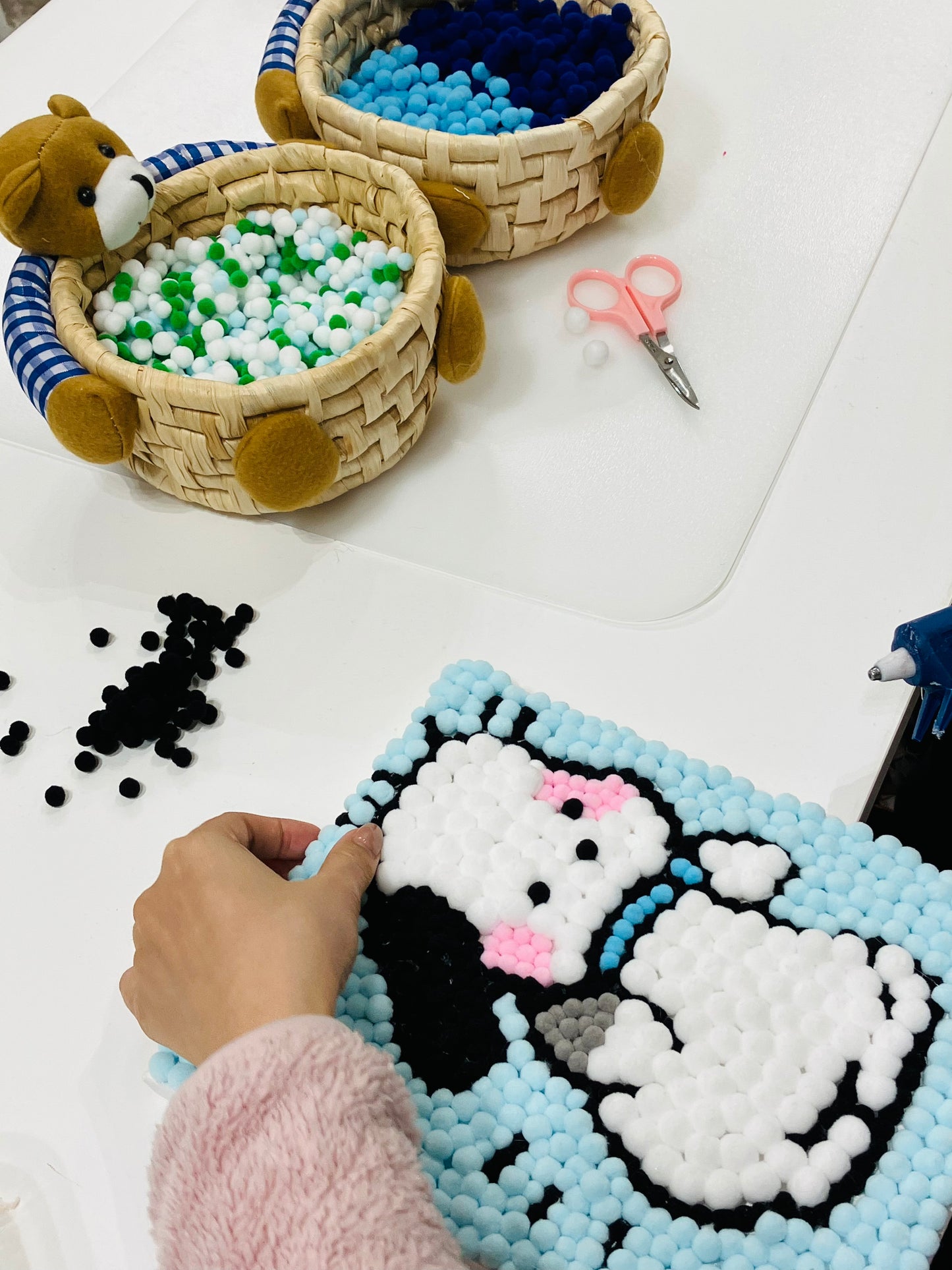 DIY POM POM WALL ART