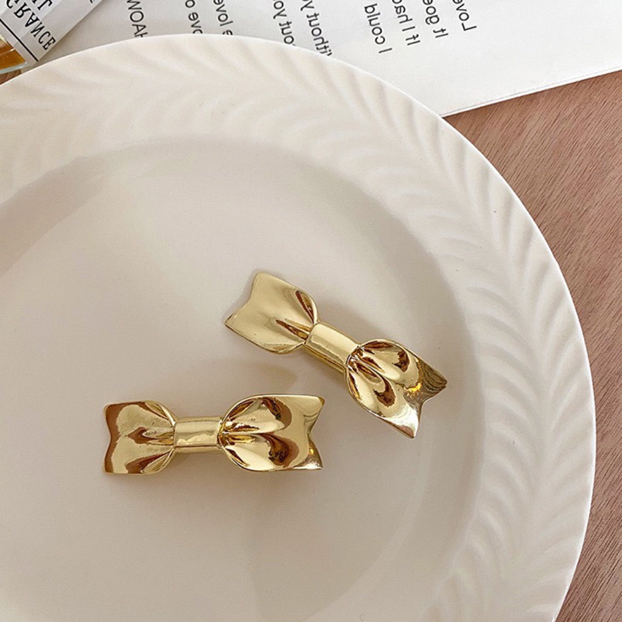 SHINING BOWS HAIR CLIPS