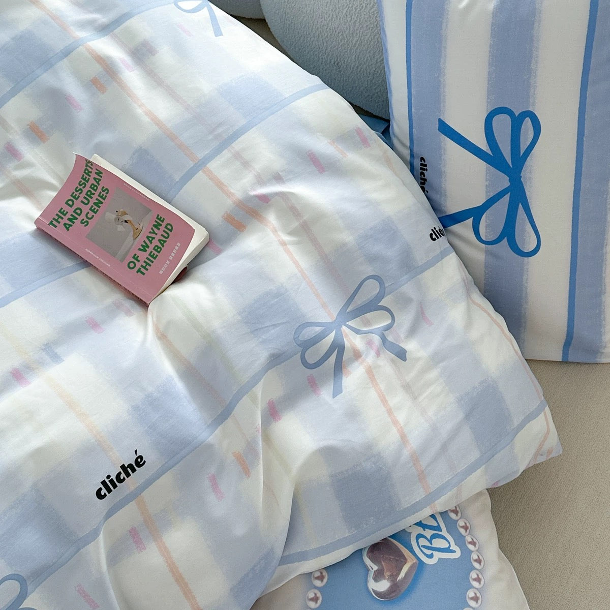 BLUE RIBBON BEDDING SET