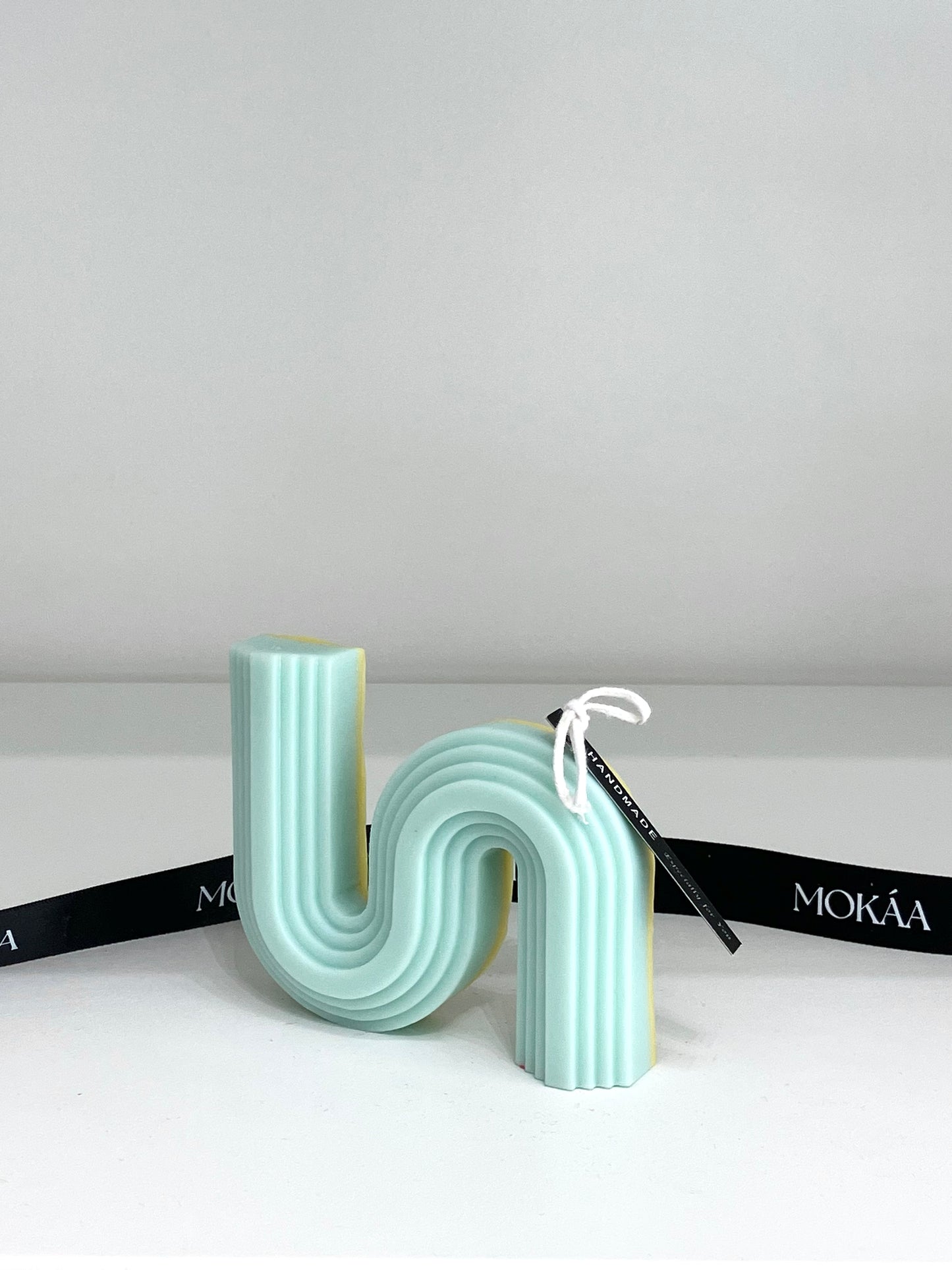GEOMETRIC S-SHAPED CANDLE