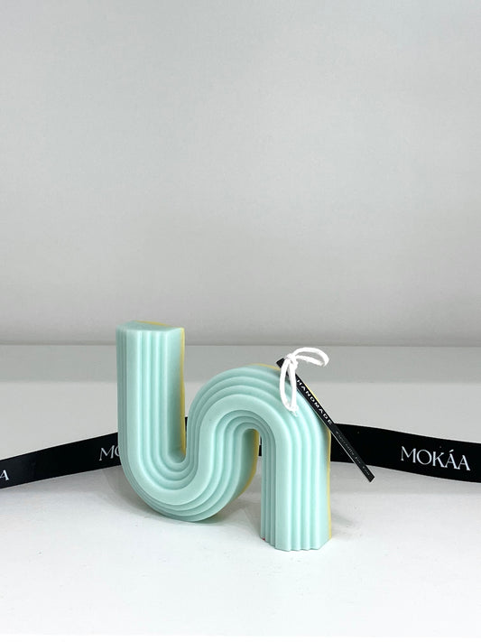 GEOMETRIC S-SHAPED CANDLE