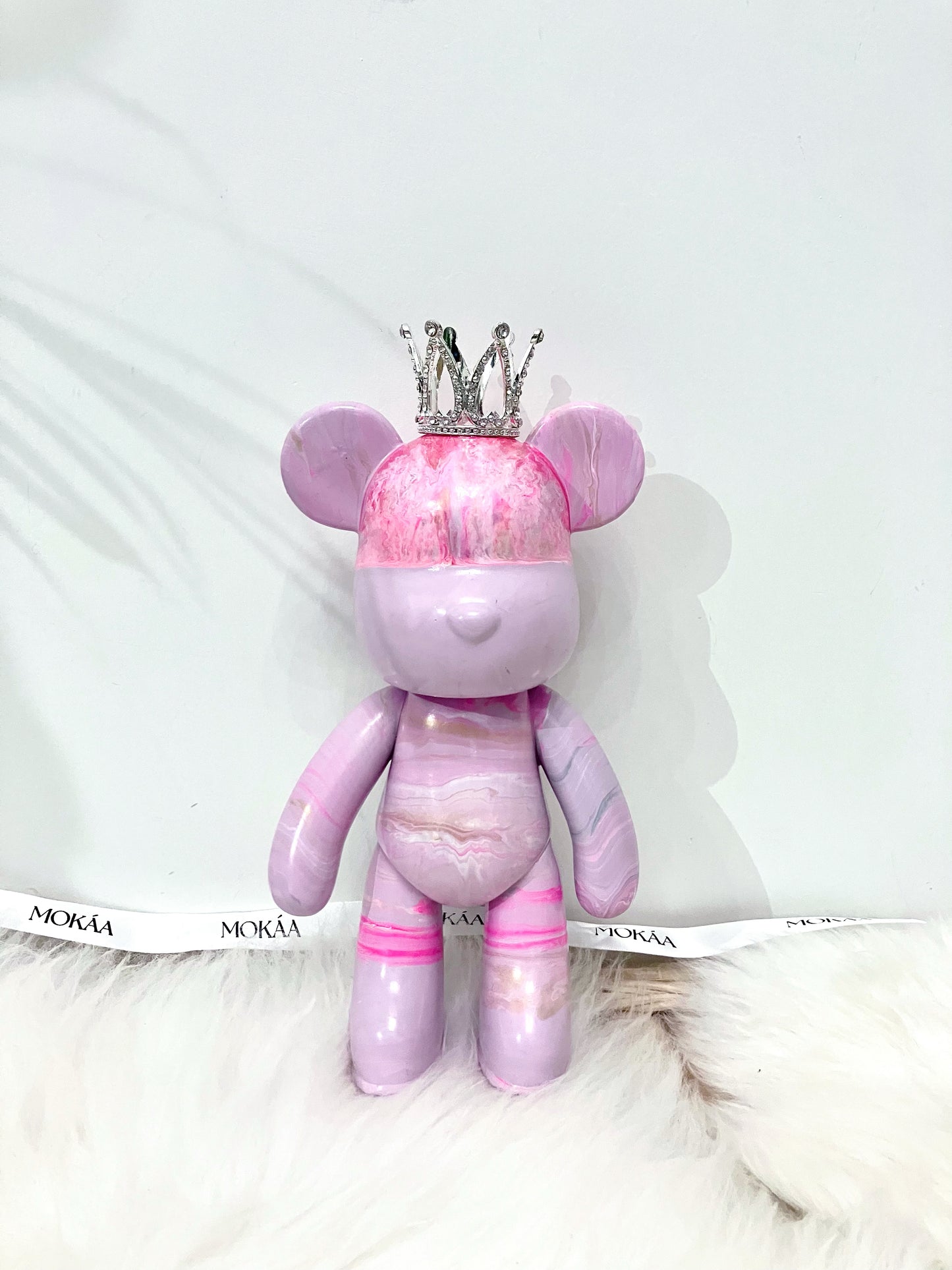 MEDIUM (23CM) FLUID BEAR WITH A CROWN